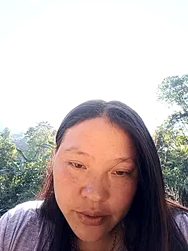 Snapshot of MuiNay chatting on 11.27.25 MuiNay online show from 11.27.25