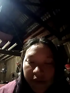 Snapshot of MuiNay chatting on 11.28.25 MuiNay online show from 11.28.25