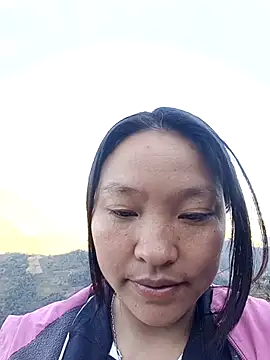 Snapshot of MuiNay chatting on 11.30.25 MuiNay online show from 11.30.25