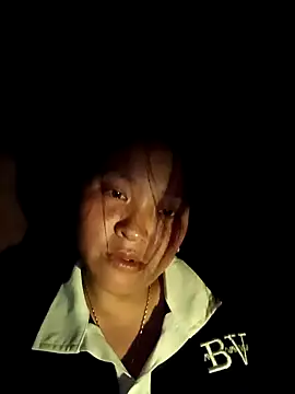 Snapshot of MuiNay chatting on 12.02.25 MuiNay online show from 12.02.25