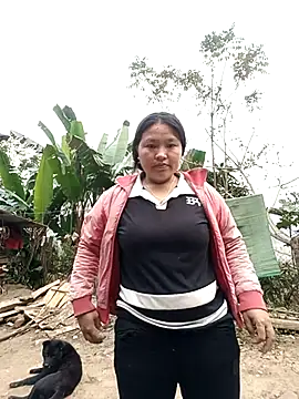 Snapshot of MuiNay chatting on 12.04.25 MuiNay online show from 12.04.25