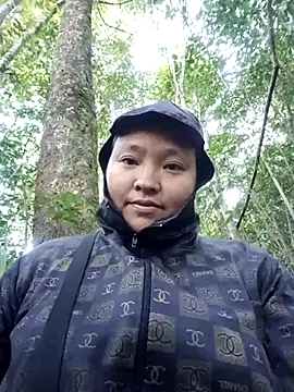 Snapshot of MuiNay chatting on 12.15.25 MuiNay online show from 12.15.25