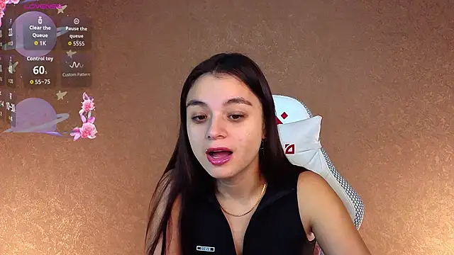 Snapshot of Leila_Hefner chatting on 10.10.25 Leila Hefner online show from 10.10.25