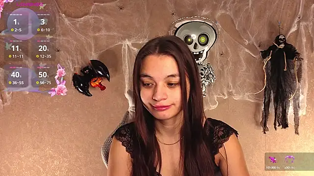 Snapshot of Leila_Hefner chatting on 10.14.25 Leila Hefner online show from 10.14.25