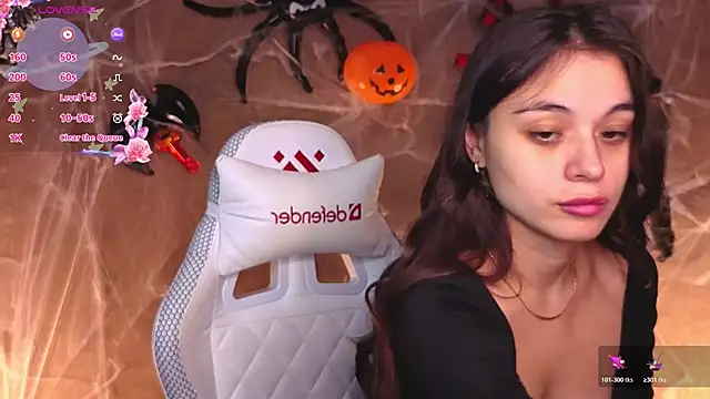 Snapshot of Leila_Hefner chatting on 10.21.25 Leila Hefner online show from 10.21.25