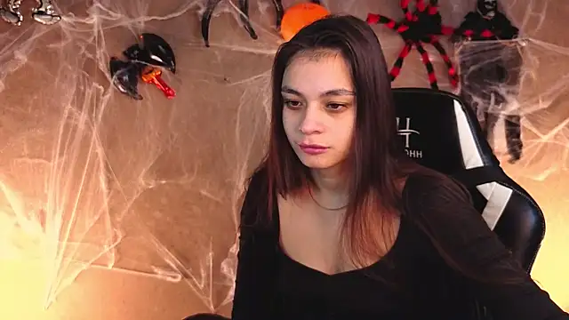 Snapshot of Leila_Hefner chatting on 10.29.25 Leila Hefner online show from 10.29.25