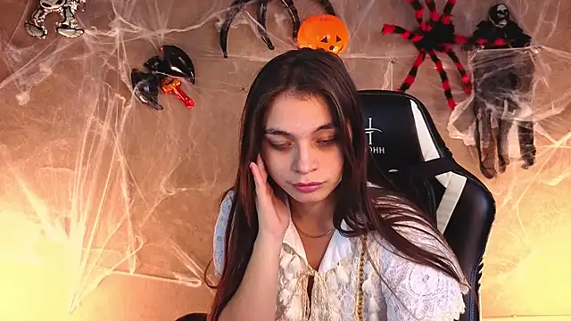 Snapshot of Leila_Hefner chatting on 10.30.25 Leila Hefner online show from 10.30.25