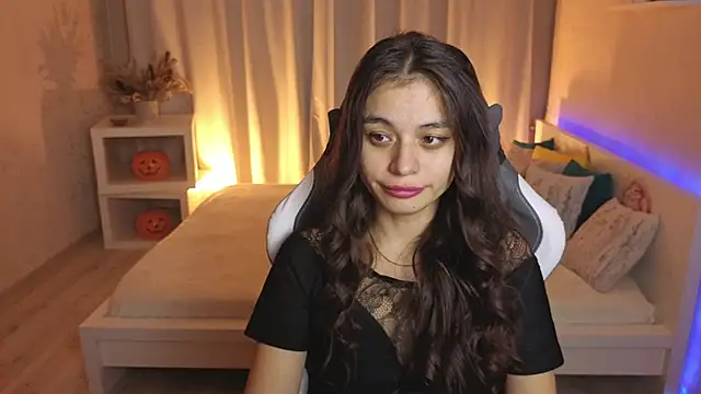 Snapshot of Leila_Hefner chatting on 11.07.25 Leila Hefner online show from 11.07.25