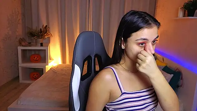 Snapshot of Leila_Hefner chatting on 11.21.25 Leila Hefner online show from 11.21.25