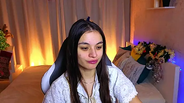 Snapshot of Leila_Hefner chatting on 12.05.25 Leila Hefner online show from 12.05.25