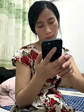 crhong666 online show from 09.17.25