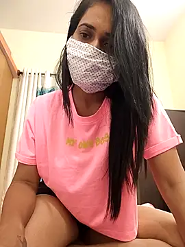 Snapshot of Curvyqueenz chatting on 09.18.25 Curvyqueenz online show from 09.18.25