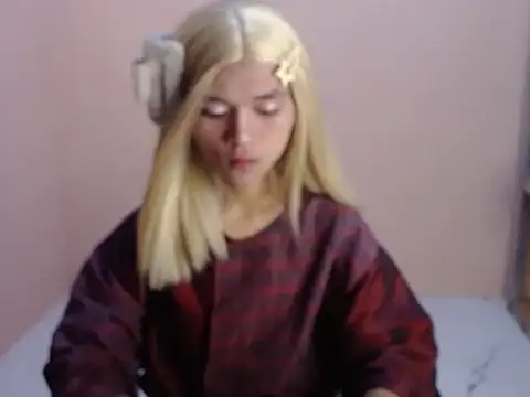 Snapshot of _lexa_ chatting on 10.08.25 lexa online show from 10.08.25