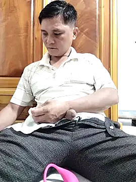 Snapshot of hotboy2x chatting on 09.30.25 hotboy2x online show from 09.30.25