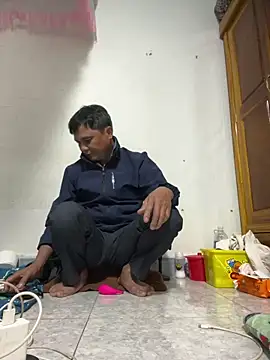 Snapshot of hotboy2x chatting on 11.20.25 hotboy2x online show from 11.20.25