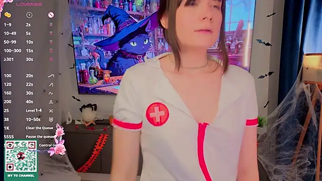 Honeey Beee online show from 10.31.25