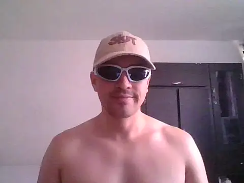 Snapshot of AlphaBoyyX chatting on 09.09.25 AlphaBoyyX online show from 09.09.25