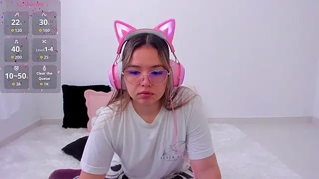 Alana Banana  online show from 11.04.25