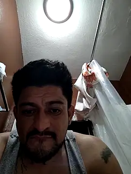 Snapshot of titolovemilfs chatting on 12.17.25 titolovemilfs online show from 12.17.25