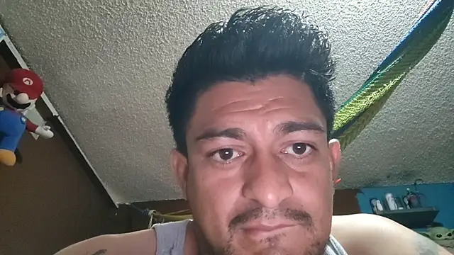 Snapshot of titolovemilfs chatting on 12.18.25 titolovemilfs online show from 12.18.25