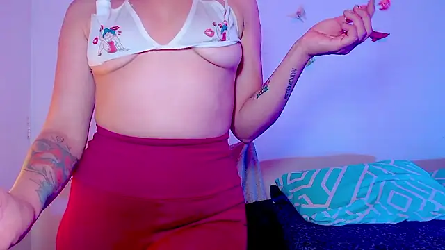 Snapshot of Dirtyhoneymoon chatting on 01.12.26 Dirtyhoneymoon online show from 01.12.26