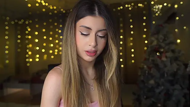 Snapshot of GeorginaHarn chatting on 12.20.25 GeorginaHarn online show from 12.20.25