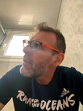 Snapshot of gigolobcn chatting on 09.10.25 gigolobcn online show from 09.10.25