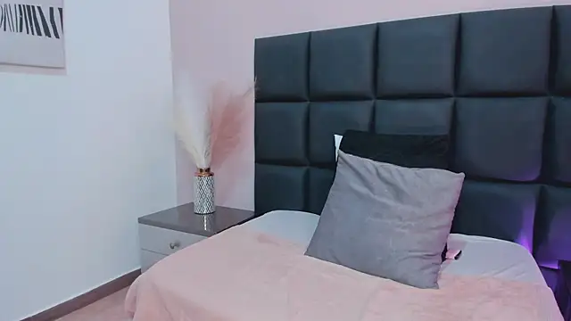 Snapshot of AelinDuvalier chatting on 10.16.25 AelinDuvalier online show from 10.16.25