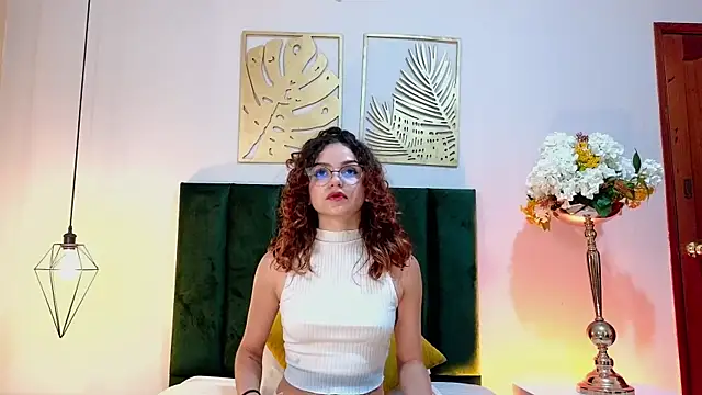 Snapshot of AelinDuvalier chatting on 12.04.25 AelinDuvalier online show from 12.04.25