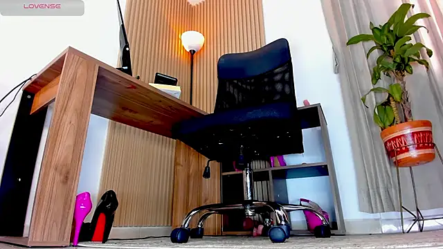 Anastacia lestrange online show from 11.05.25