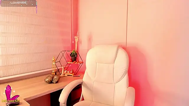 Emma  clark  online show from 10.31.25