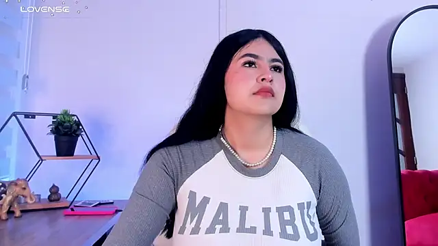 Emma  clark  online show from 11.22.25