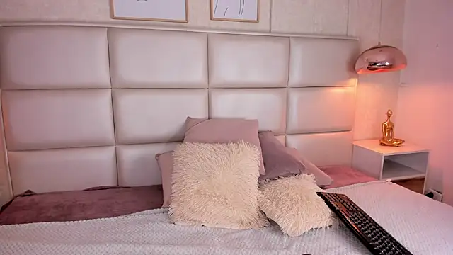 Snapshot of Natt_Clark chatting on 10.04.25 Natt Clark online show from 10.04.25