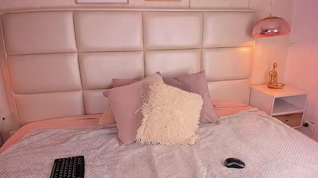 Snapshot of Natt_Clark chatting on 10.24.25 Natt Clark online show from 10.24.25