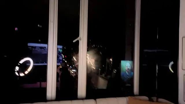 Snapshot of Cleo-smith chatting on 12.03.25 Cleo-smith online show from 12.03.25