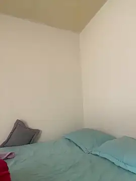 Snapshot of Zara_Bel chatting on 10.31.25 Zara Bel online show from 10.31.25