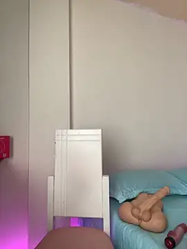 Snapshot of Zara_Bel chatting on 11.24.25 Zara Bel online show from 11.24.25