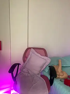 Snapshot of Zara_Bel chatting on 12.05.25 Zara Bel online show from 12.05.25