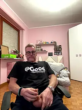 Axl hot online show from 01.11.26