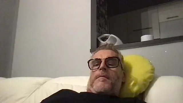 Axl hot online show from 05.02.26