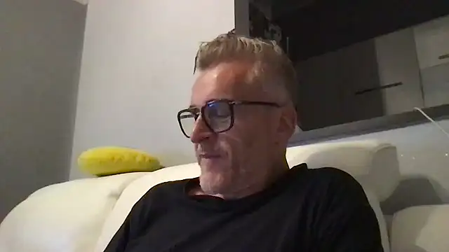 Axl hot online show from 06.10.26