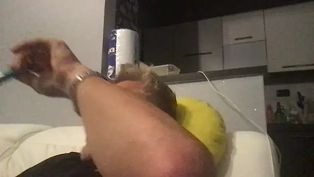 Axl hot online show from 07.06.26