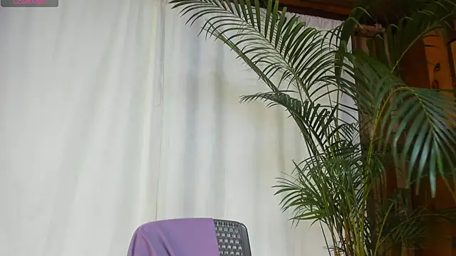 Snapshot of aliciakozlov chatting on 05.14.26 aliciakozlov online show from 05.14.26