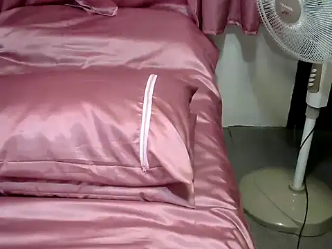 CREAMY BANANA online show from 05.18.26