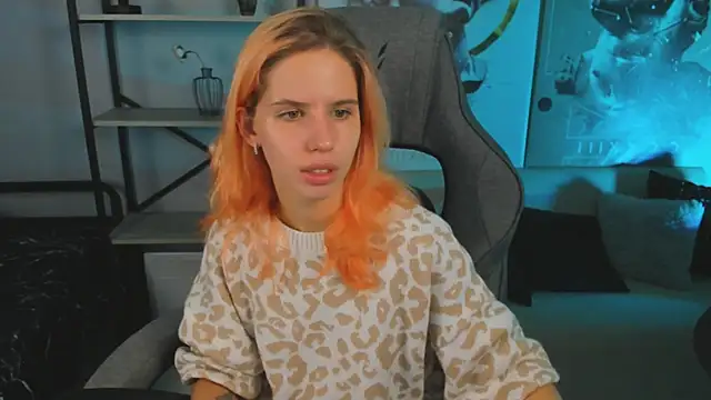 Snapshot of NitaNihil chatting on 12.04.25 NitaNihil online show from 12.04.25