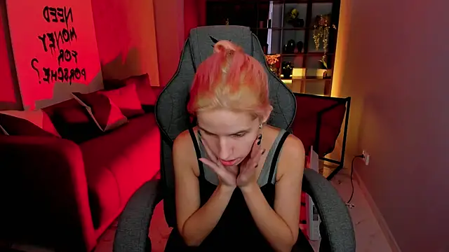 Snapshot of NitaNihil chatting on 12.18.25 NitaNihil online show from 12.18.25