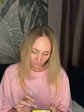 Affectionate lady online show from 10.16.25