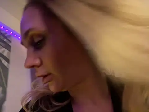 Affectionate lady online show from 12.13.25