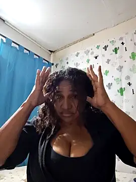 Snapshot of Avannay chatting on 04.18.26 Avannay online show from 04.18.26