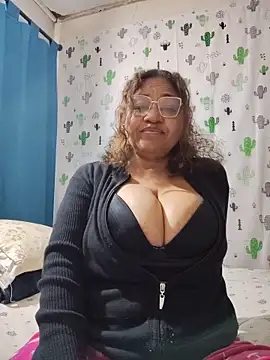 Snapshot of Avannay chatting on 05.31.26 Avannay online show from 05.31.26